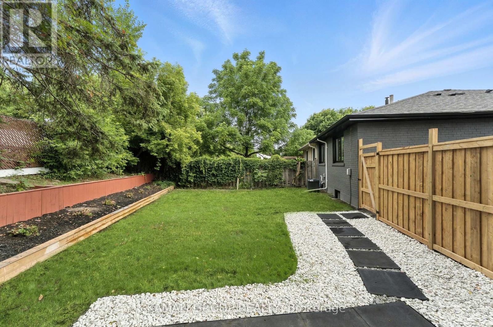 83 Walter Avenue, Newmarket (Bristol-London), Ontario  L3Y 2T5 - Photo 40 - N12271825