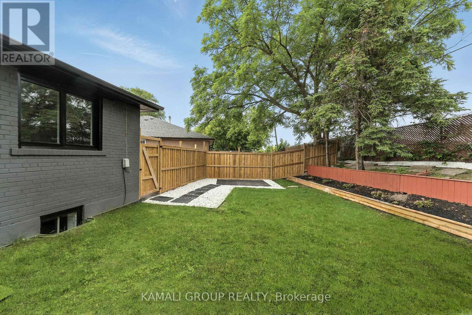 83 Walter Avenue, Newmarket (Bristol-London), Ontario  L3Y 2T5 - Photo 43 - N12271825
