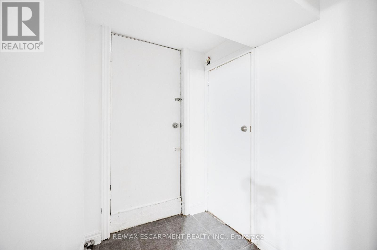 61 Clarence Street, Brampton, Ontario  L6W 1S4 - Photo 42 - W12271809