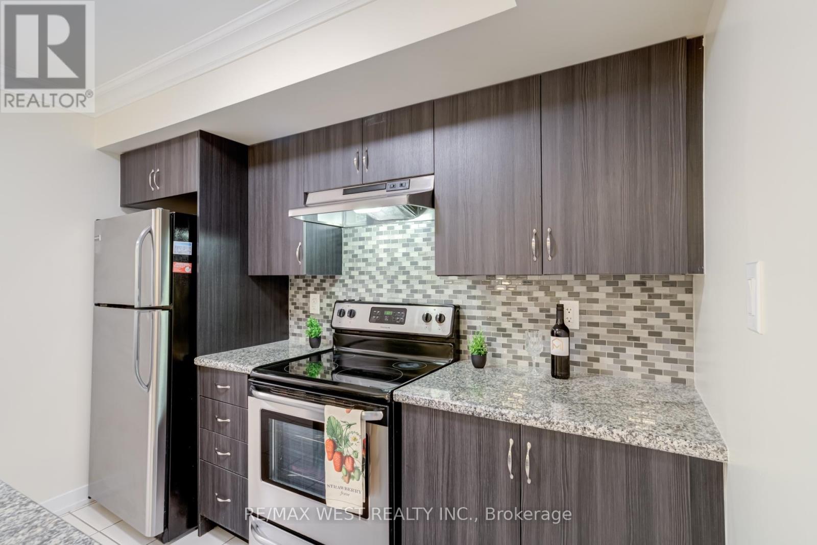 43 - 2315 Sheppard Ave W, Toronto (Humberlea-Pelmo Park), Ontario  M9M 0E8 - Photo 17 - W12271842