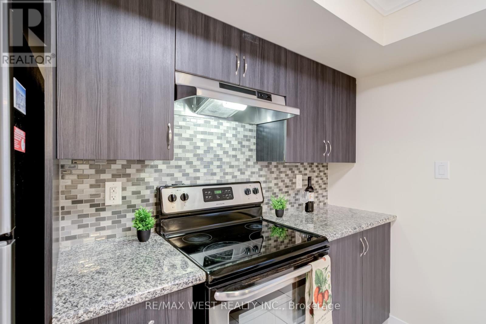 43 - 2315 Sheppard Ave W, Toronto (Humberlea-Pelmo Park), Ontario  M9M 0E8 - Photo 18 - W12271842