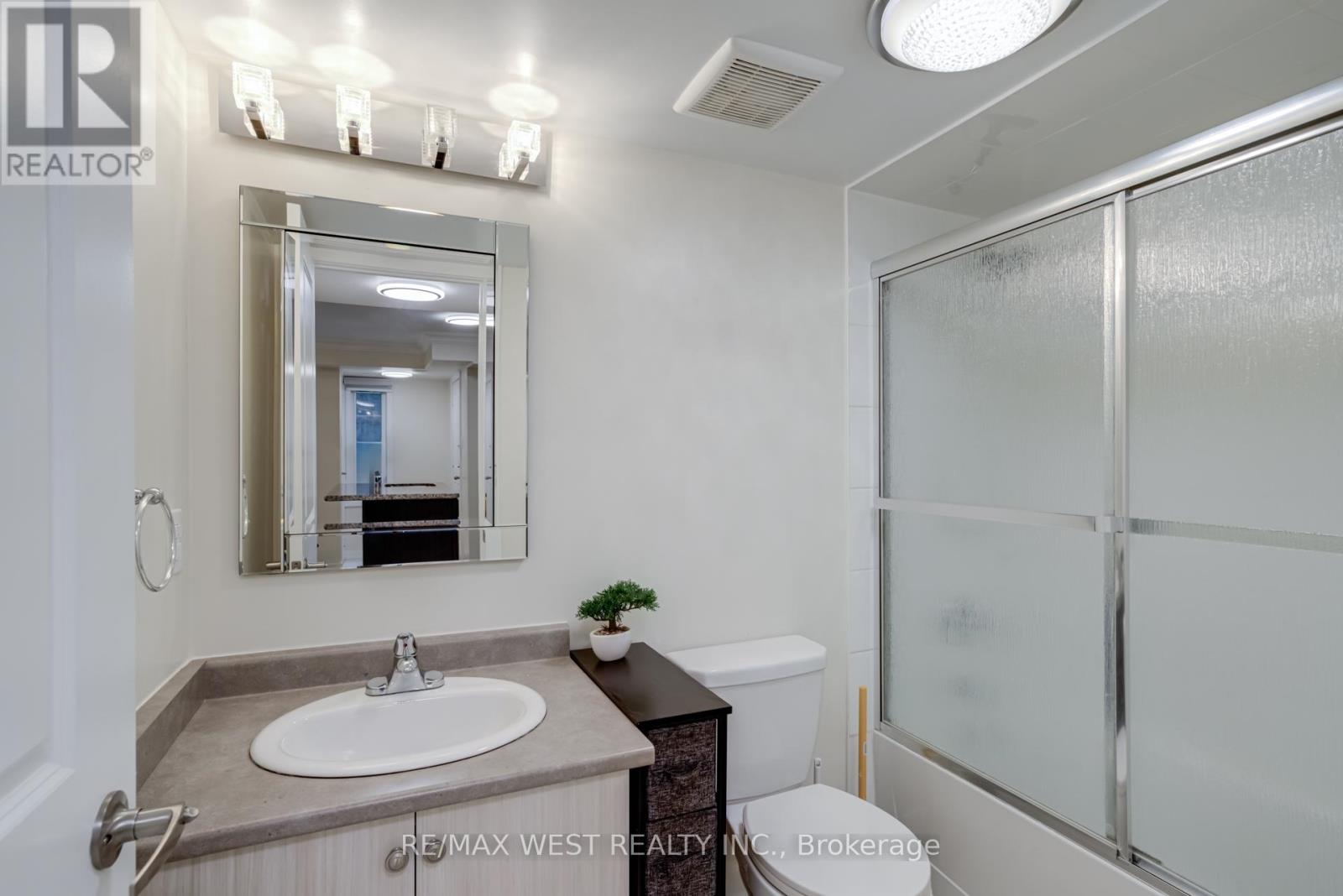 43 - 2315 Sheppard Ave W, Toronto (Humberlea-Pelmo Park), Ontario  M9M 0E8 - Photo 36 - W12271842