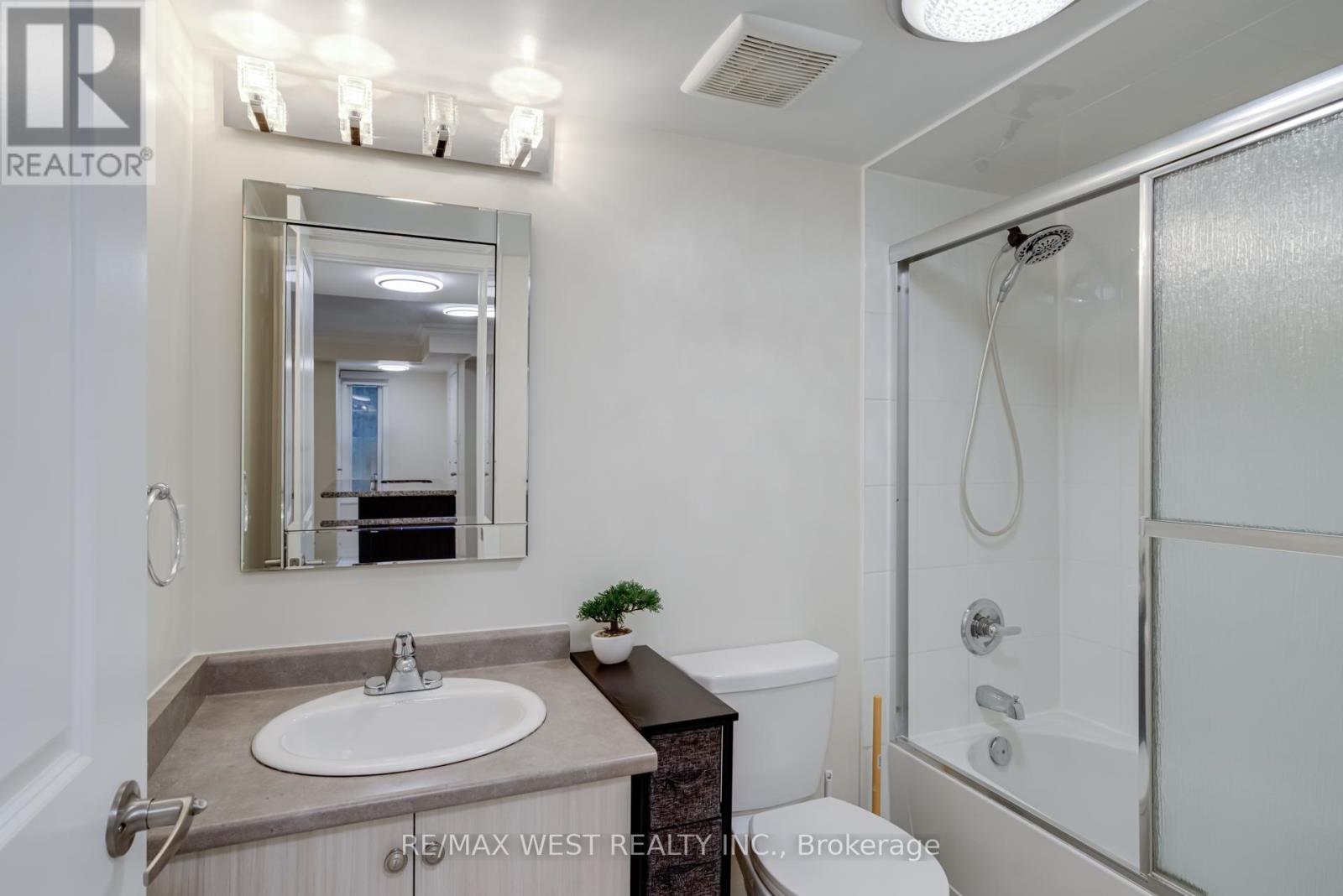 43 - 2315 Sheppard Ave W, Toronto (Humberlea-Pelmo Park), Ontario  M9M 0E8 - Photo 37 - W12271842