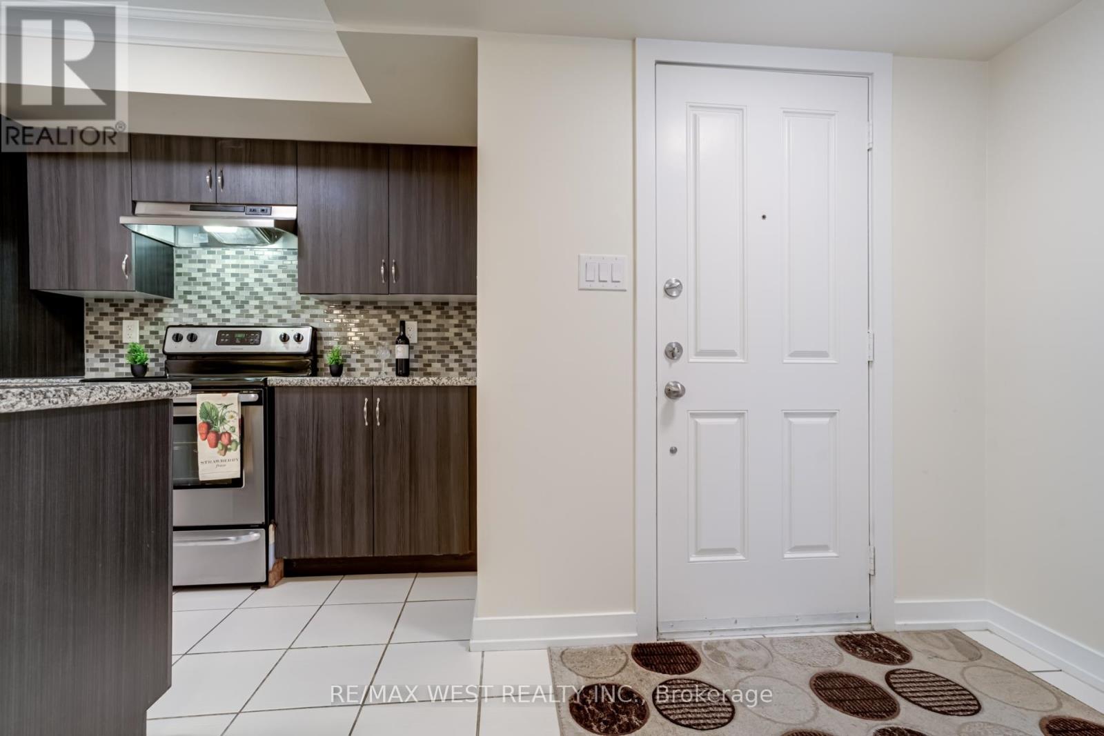 43 - 2315 Sheppard Ave W, Toronto (Humberlea-Pelmo Park), Ontario  M9M 0E8 - Photo 7 - W12271842