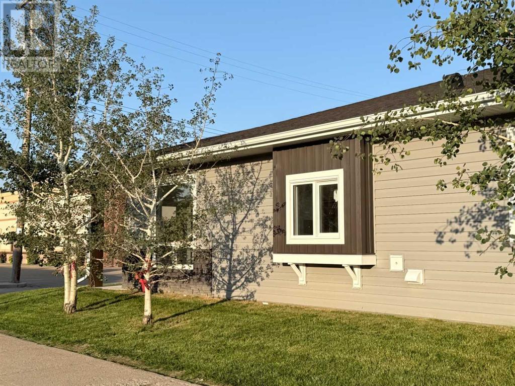 #4, 4738 49a Avenue, Lacombe, Alberta  T4L 1N4 - Photo 3 - A2231984