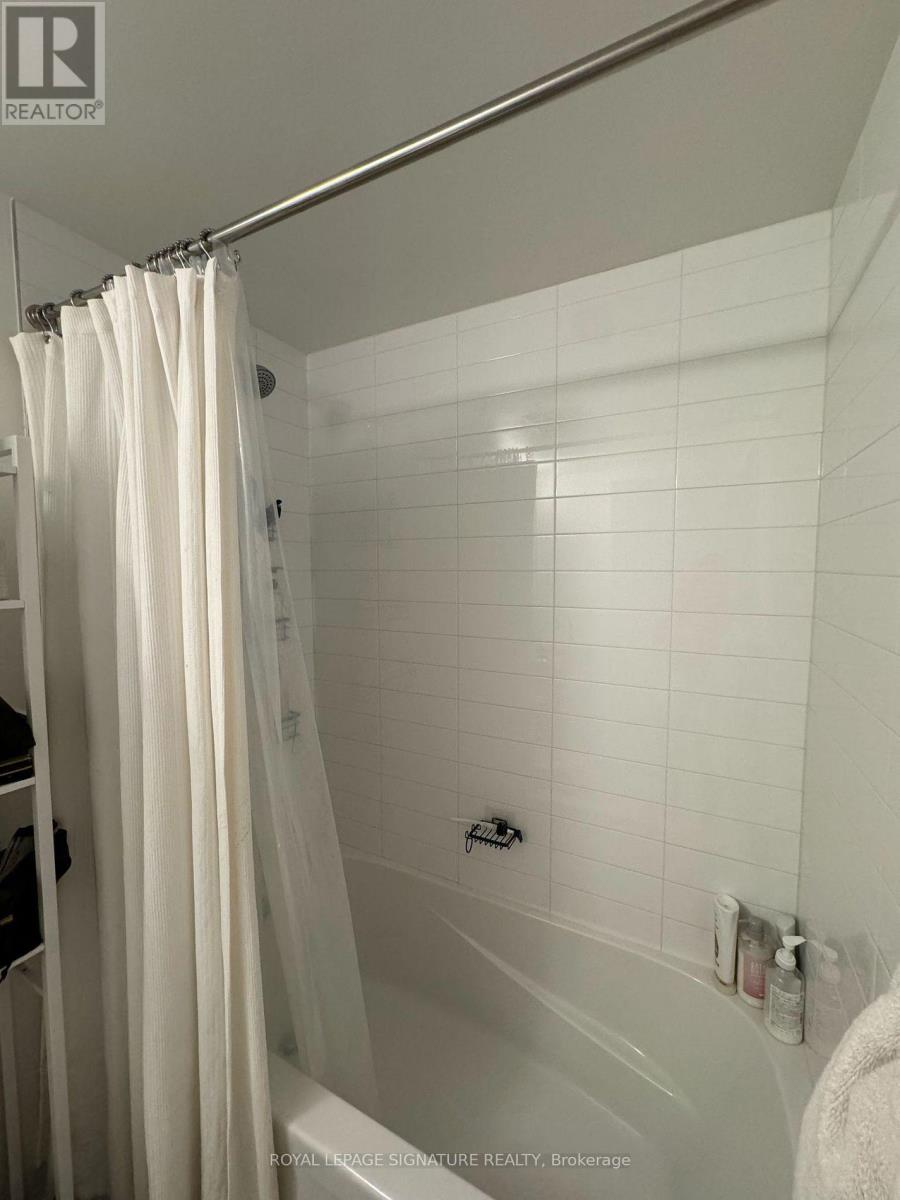820 - 158 Front Street E, Toronto (Waterfront Communities), Ontario  M5A 0K9 - Photo 14 - C12271886