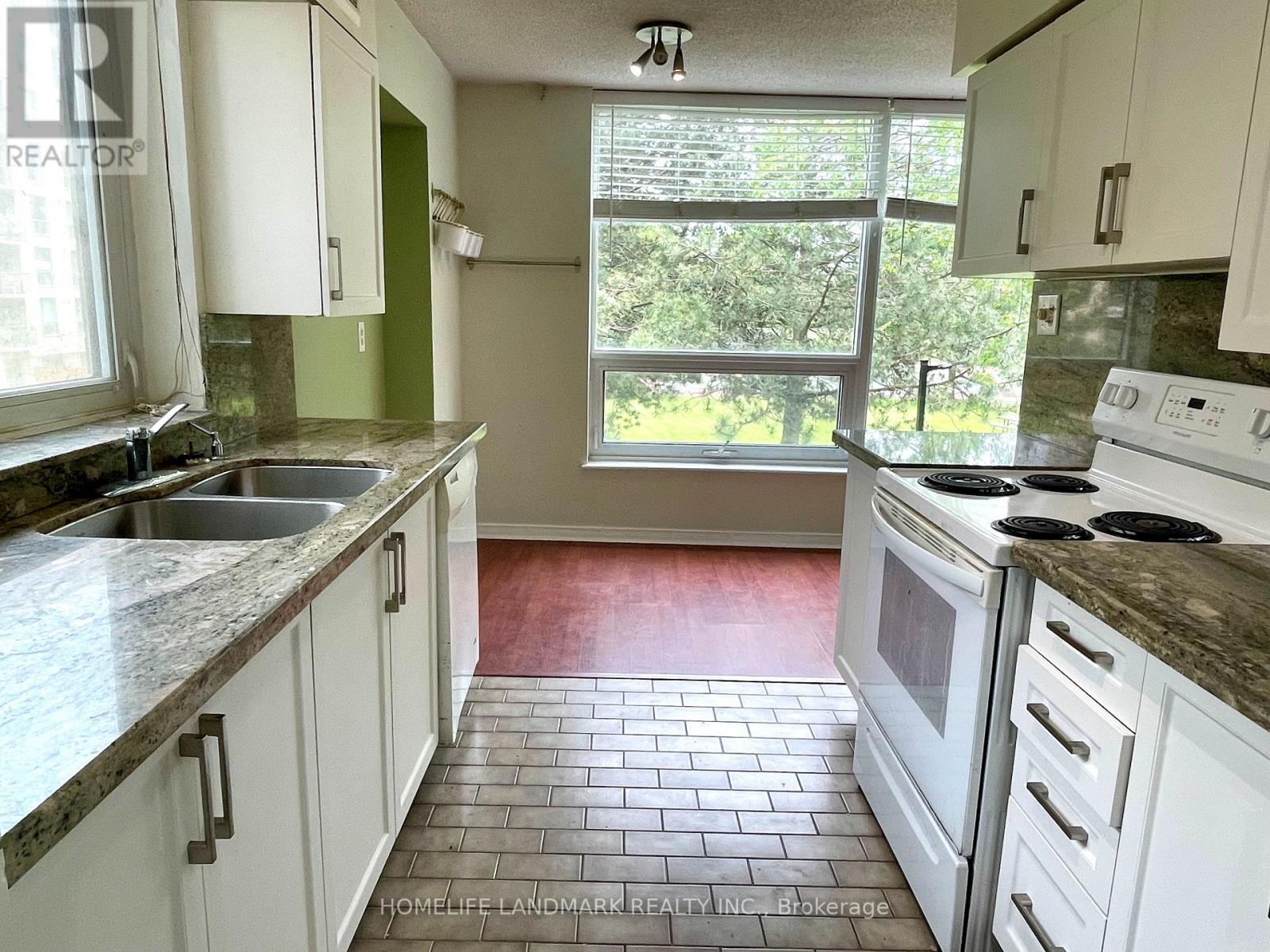 230 - 326 Major Mackenzie Drive E, Richmond Hill, Ontario  L4C 8T4 - Photo 4 - N12271858
