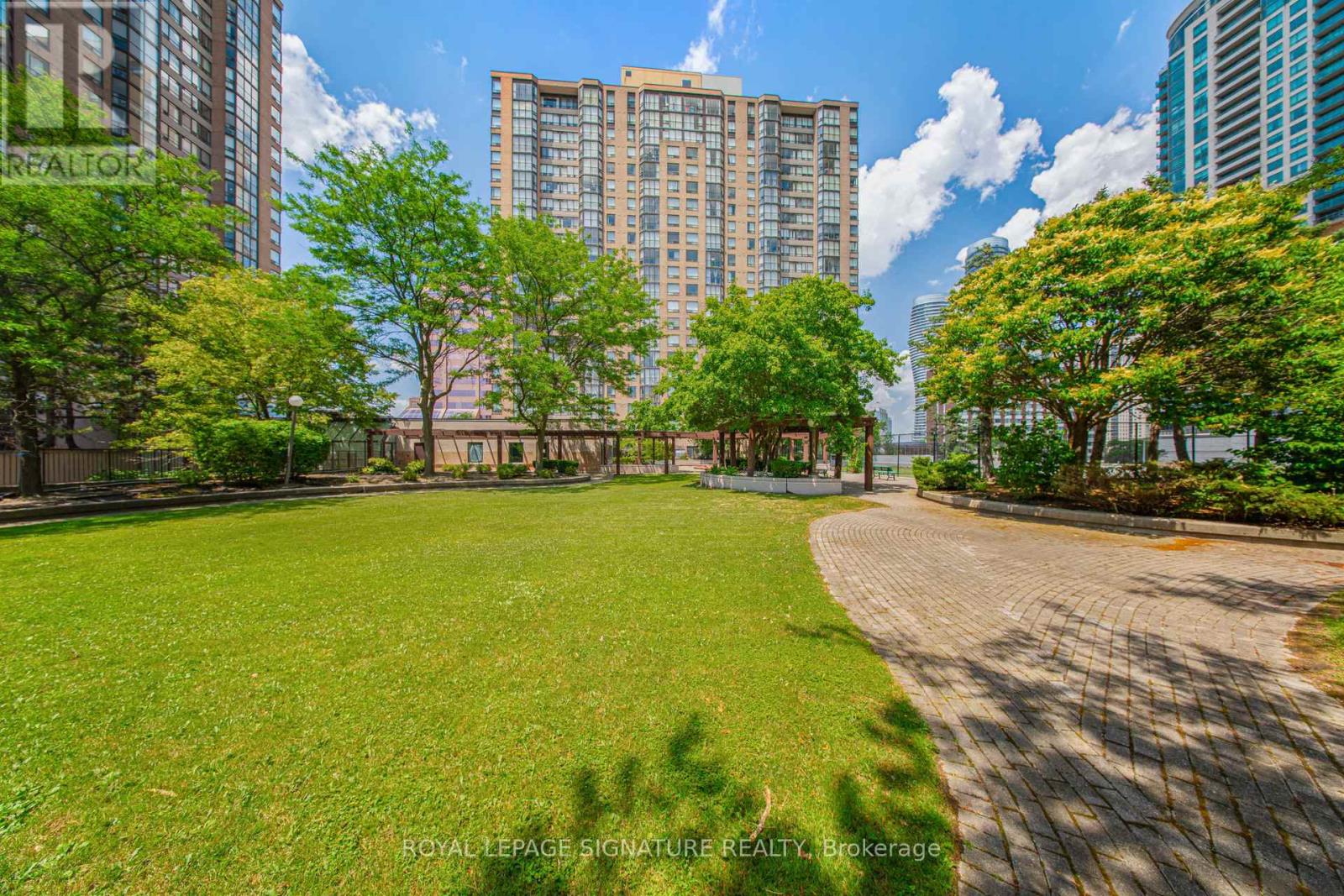 1501 - 265 Enfield Place, Mississauga (City Centre), Ontario  L5B 3Y7 - Photo 1 - W12271866
