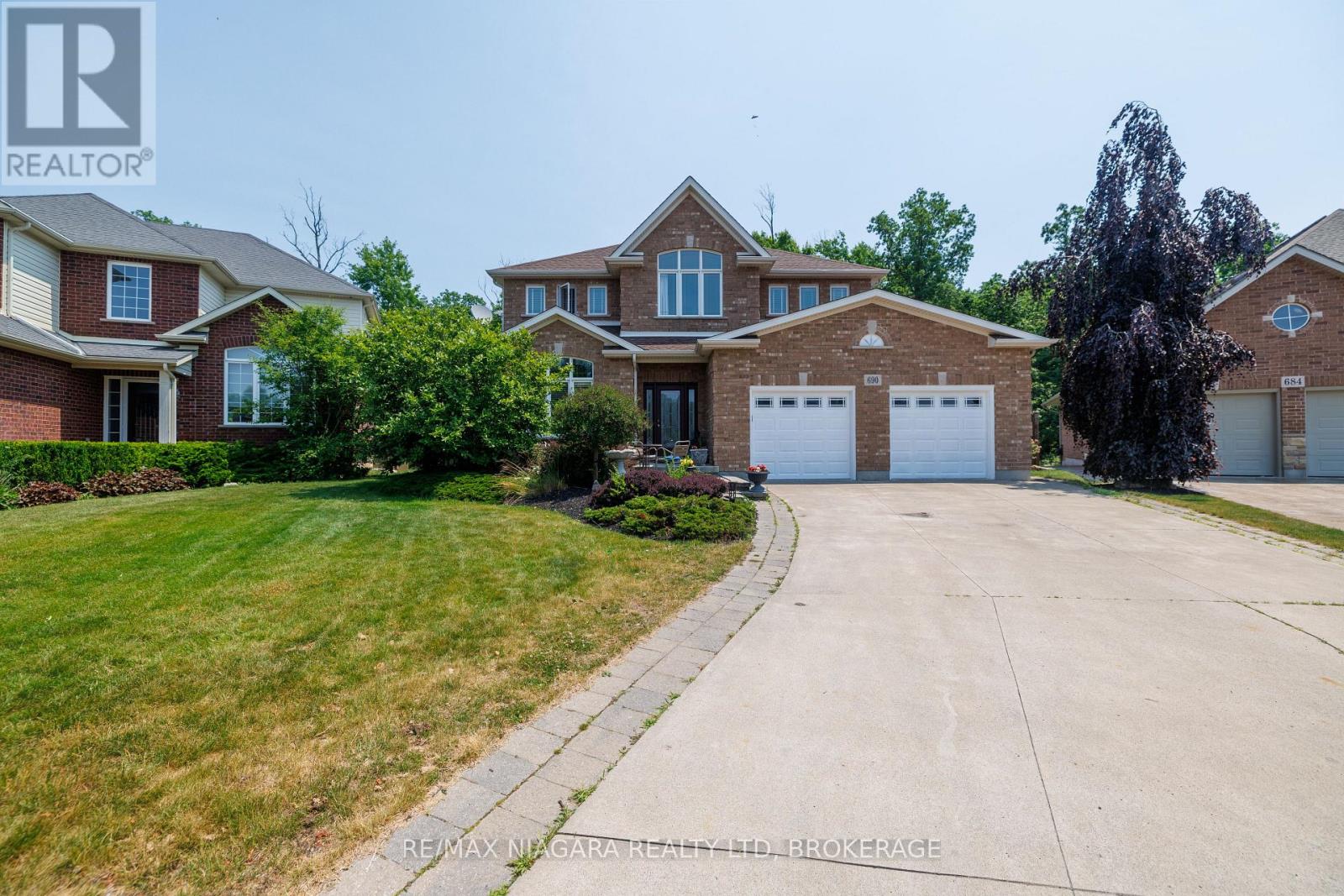 Property at 690 BRIAN STREET image 3