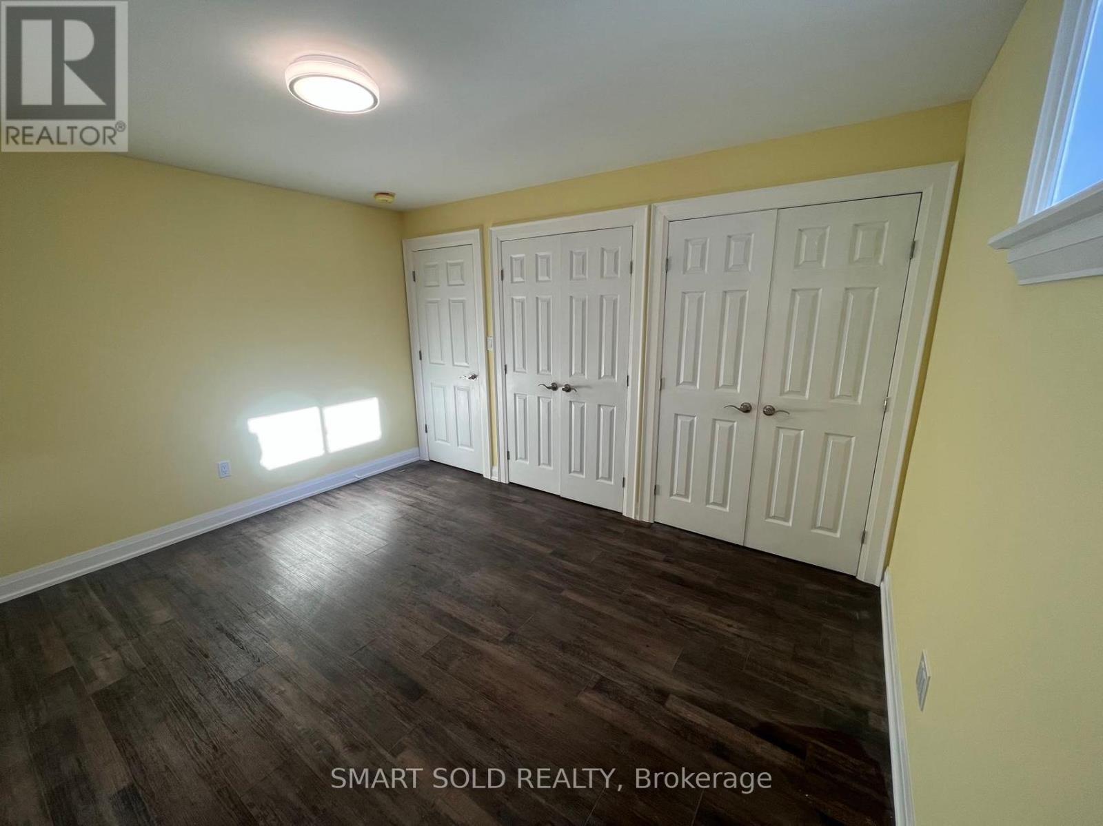 994 Garrard Avenue, Mississauga, Ontario  L5E 1L5 - Photo 10 - W12271899