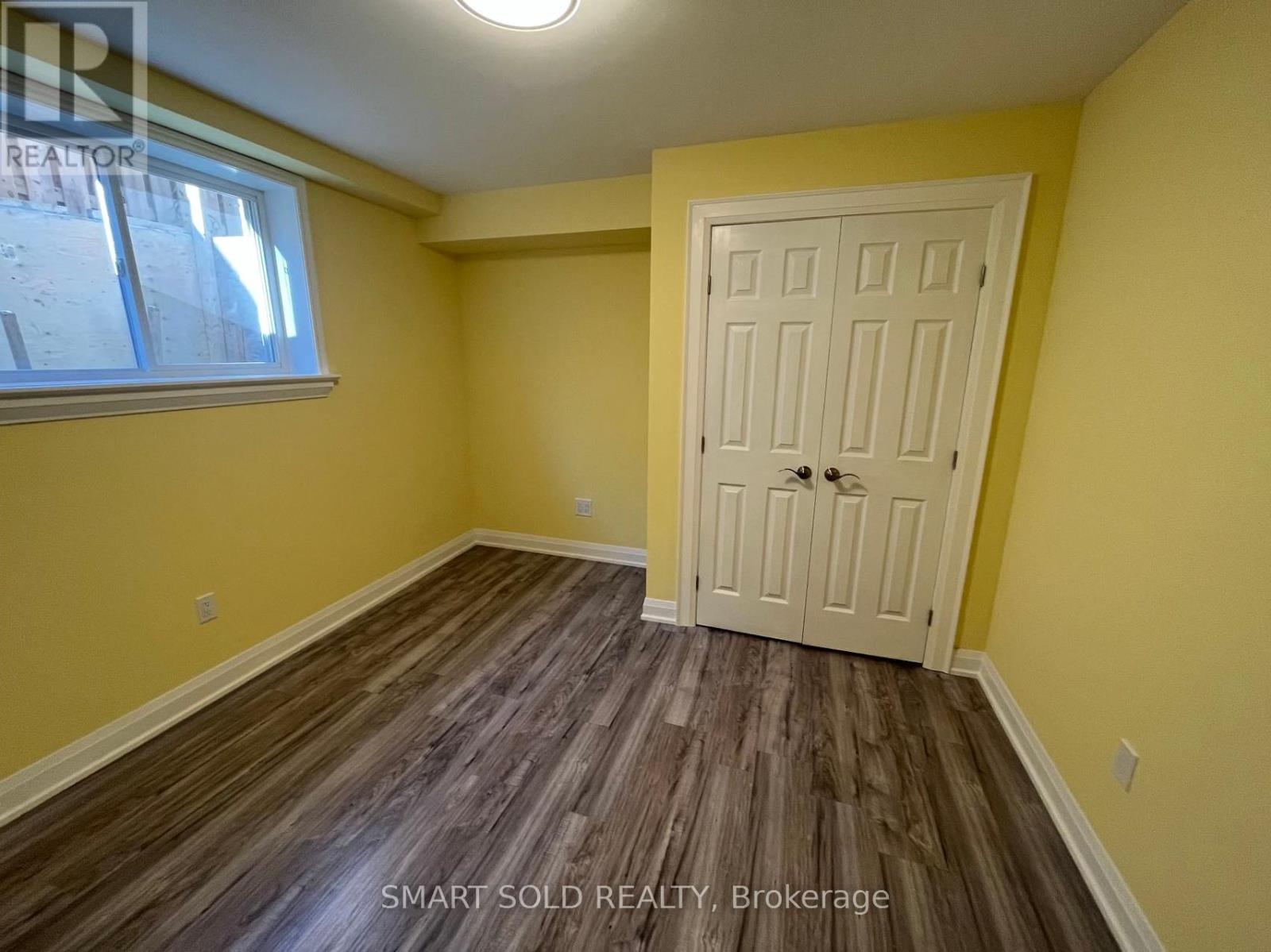 994 Garrard Avenue, Mississauga, Ontario  L5E 1L5 - Photo 11 - W12271899