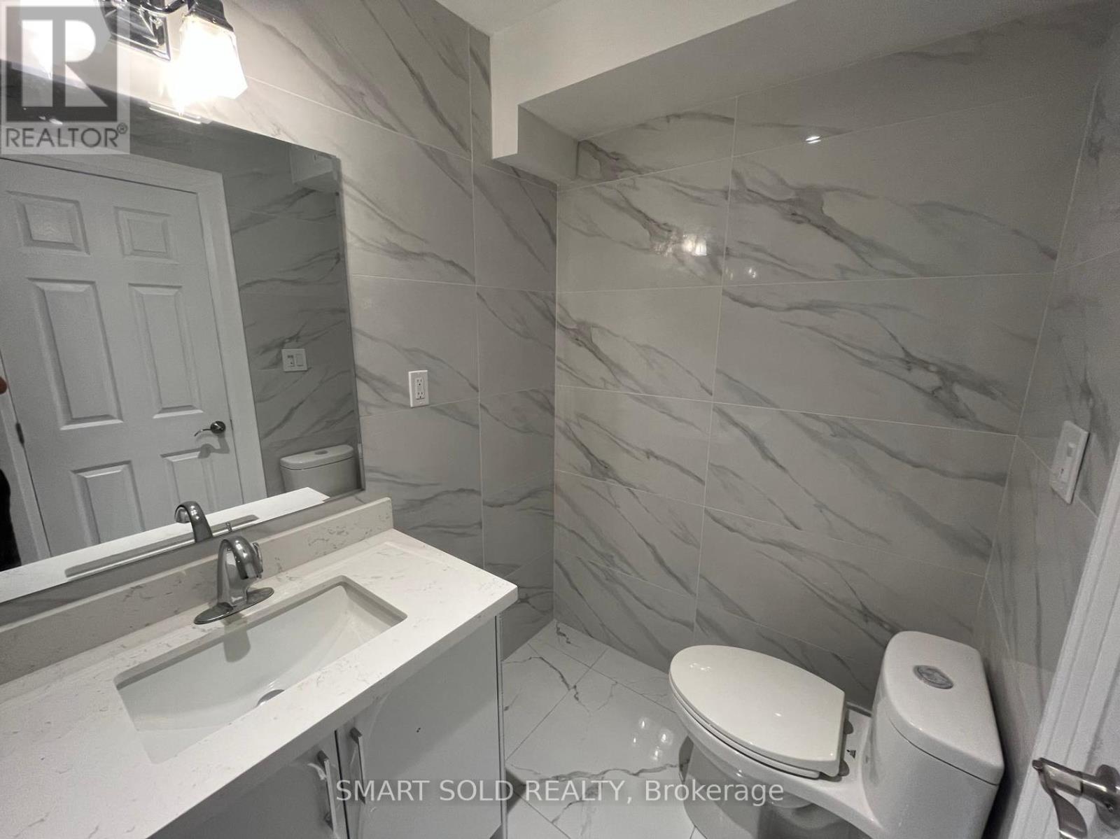 994 Garrard Avenue, Mississauga, Ontario  L5E 1L5 - Photo 12 - W12271899
