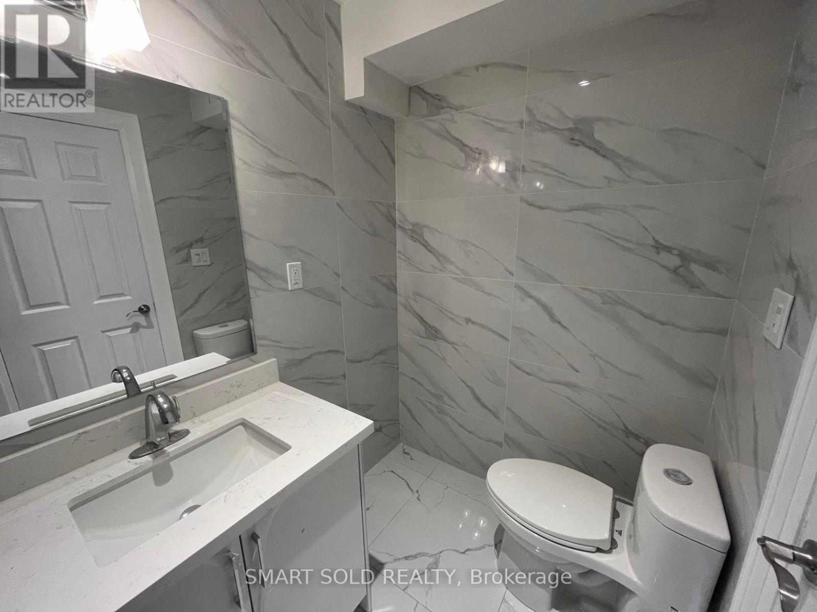 994 Garrard Avenue, Mississauga, Ontario  L5E 1L5 - Photo 16 - W12271899
