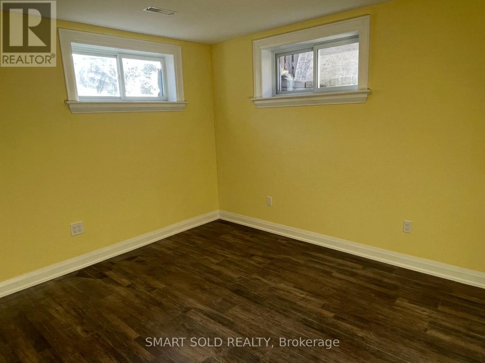 994 Garrard Avenue, Mississauga, Ontario  L5E 1L5 - Photo 7 - W12271899