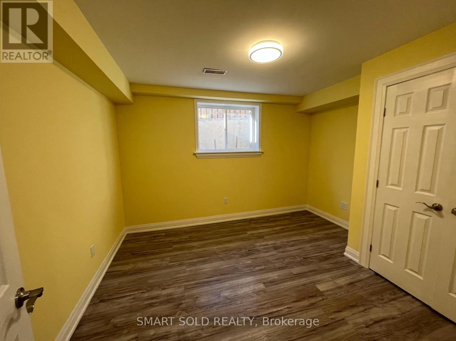 994 Garrard Avenue, Mississauga, Ontario  L5E 1L5 - Photo 8 - W12271899