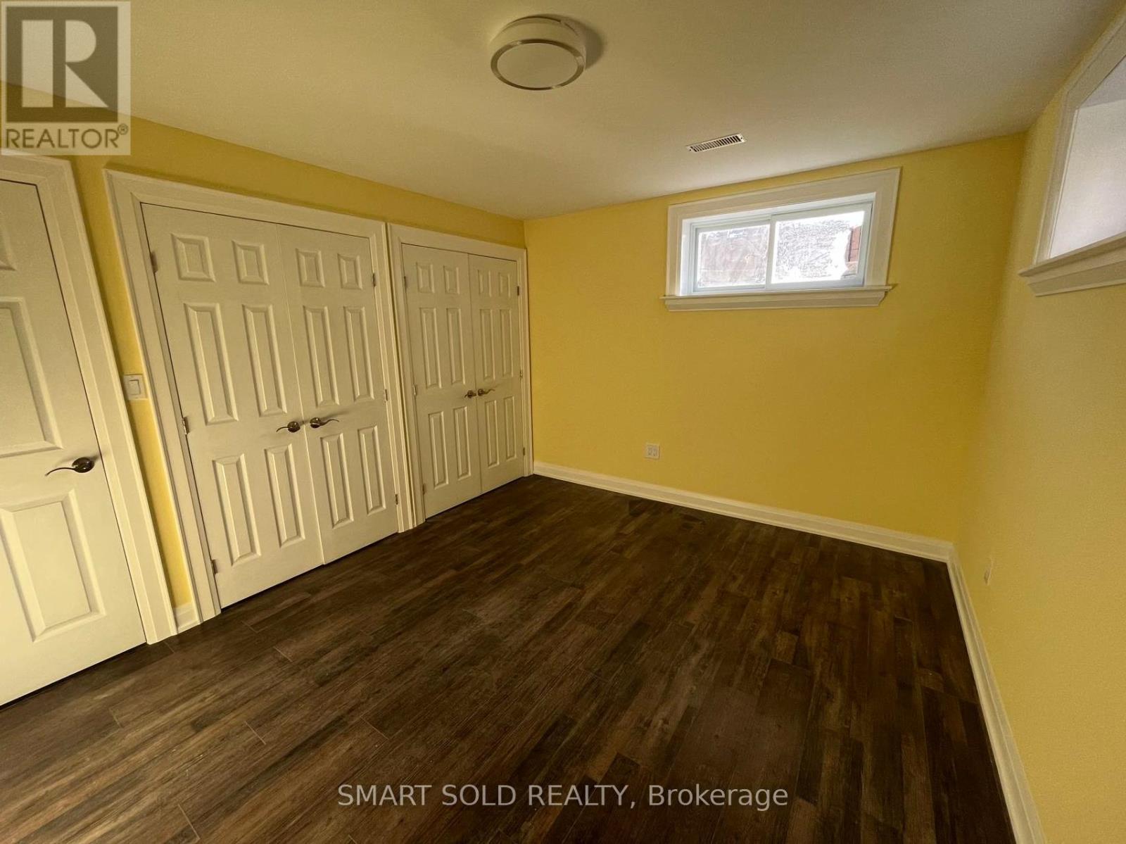 994 Garrard Avenue, Mississauga, Ontario  L5E 1L5 - Photo 9 - W12271899