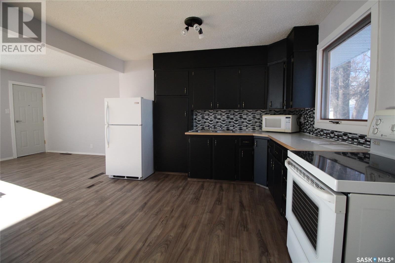 604 Mcnaughton Street, Moosomin, Saskatchewan  S0G 3N0 - Photo 2 - SK011634