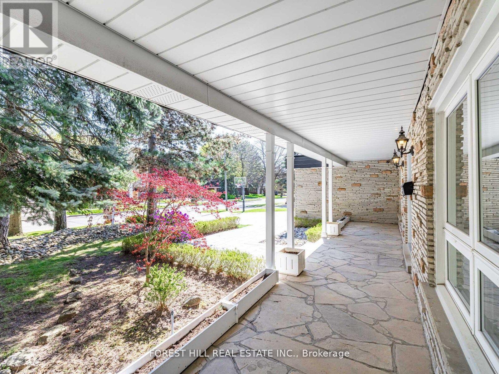 16 Sagewood Drive, Toronto (Banbury-Don Mills), Ontario  M3B 3G5 - Photo 3 - C12271958