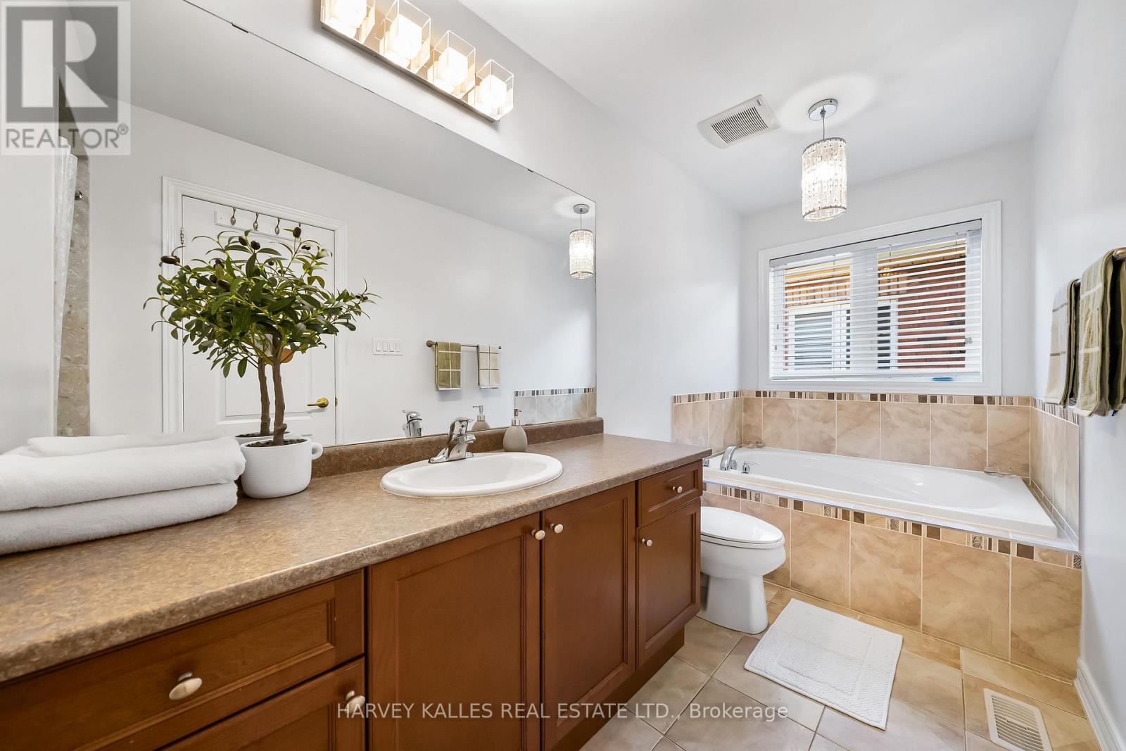 36 Boundbrook Drive, Brampton, Ontario  L7A 0M2 - Photo 24 - W12260063