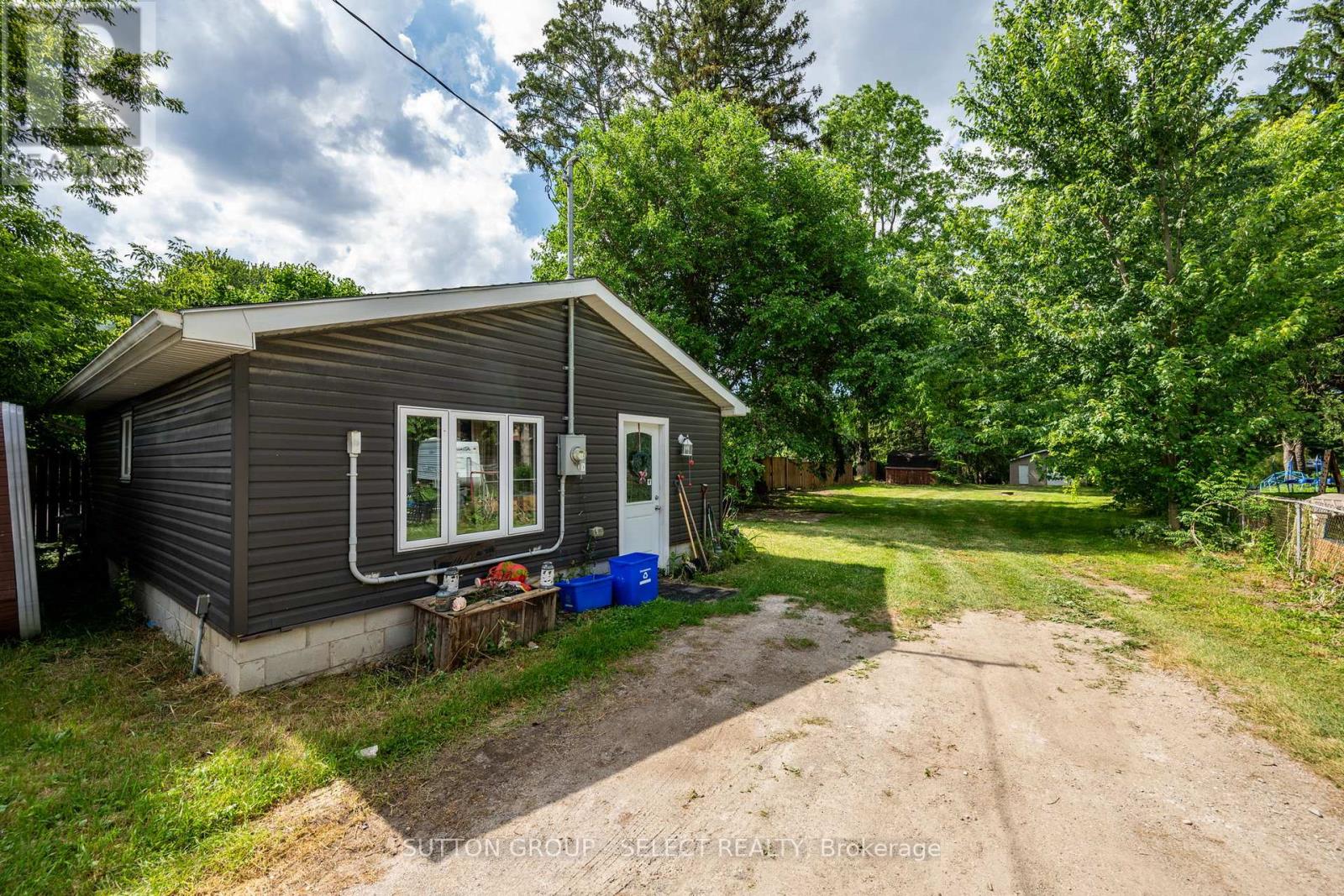1100 Hamilton Road, London East, Ontario  N5W 1A6 - Photo 32 - X12250830