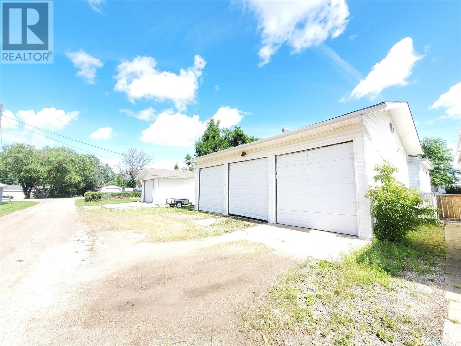 902 Francis Street, Grenfell, Saskatchewan  S0G 2B0 - Photo 2 - SK012029