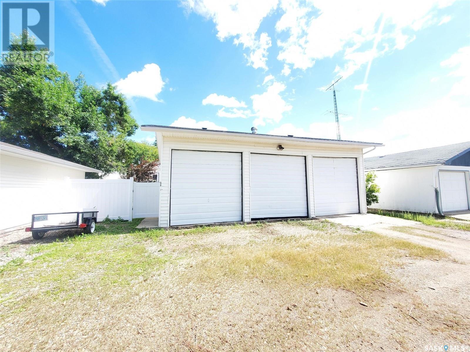 902 Francis Street, Grenfell, Saskatchewan  S0G 2B0 - Photo 3 - SK012029