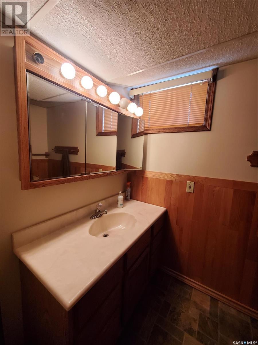 902 Francis Street, Grenfell, Saskatchewan  S0G 2B0 - Photo 40 - SK012029