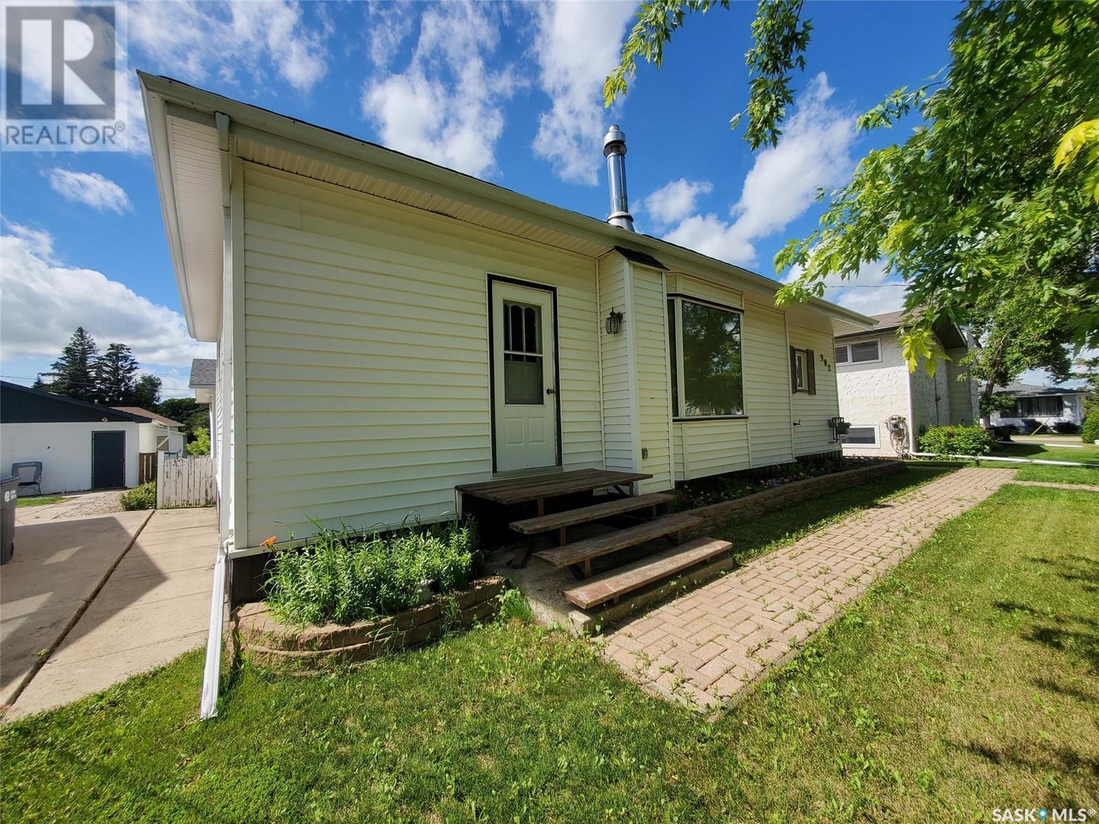 902 Francis Street, Grenfell, Saskatchewan  S0G 2B0 - Photo 6 - SK012029