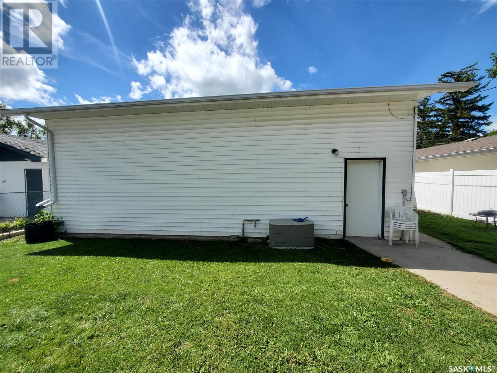 902 Francis Street, Grenfell, Saskatchewan  S0G 2B0 - Photo 7 - SK012029
