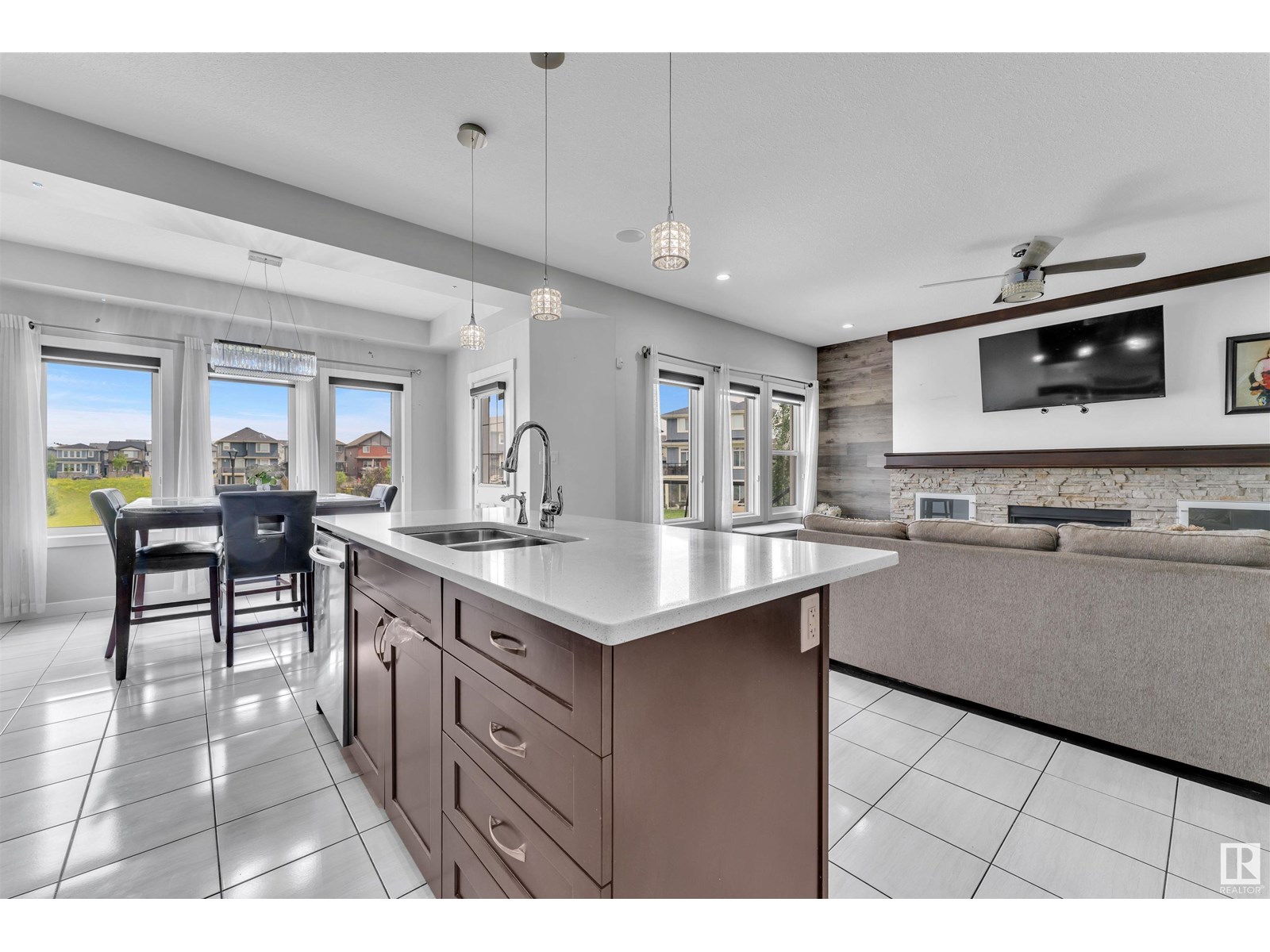 Property at 2217 56 ST SW image 4