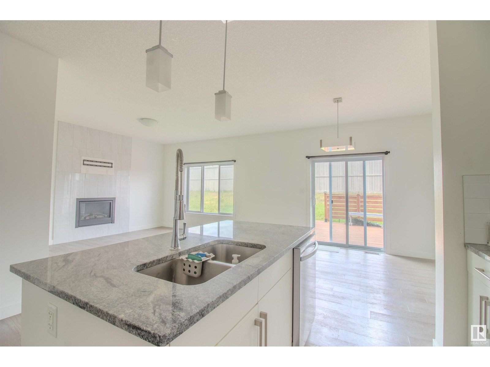 Property at 1124 152 AV NW image 2