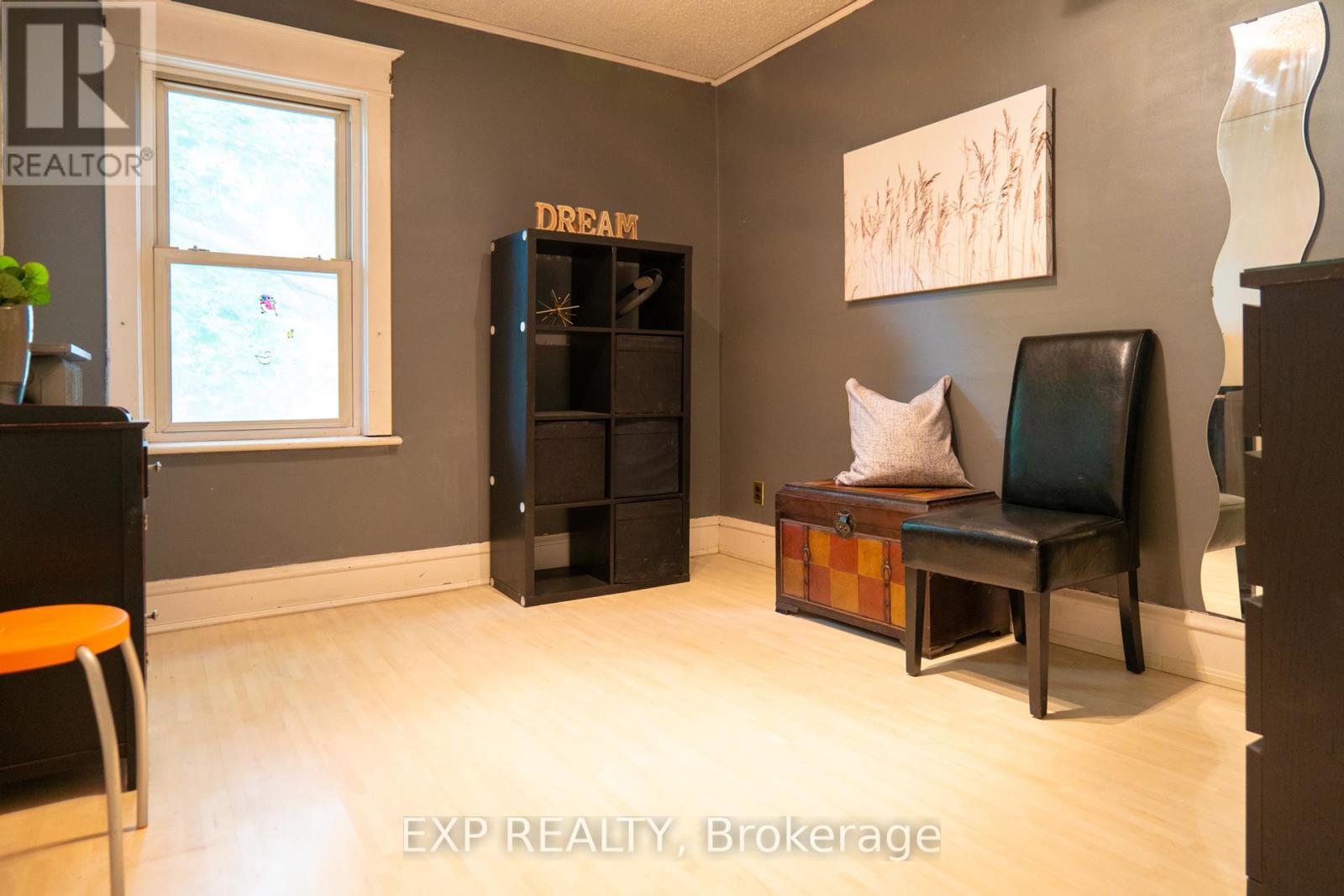 111 Park Row N, Hamilton (Crown Point), Ontario  L8H 4E5 - Photo 14 - X12272090