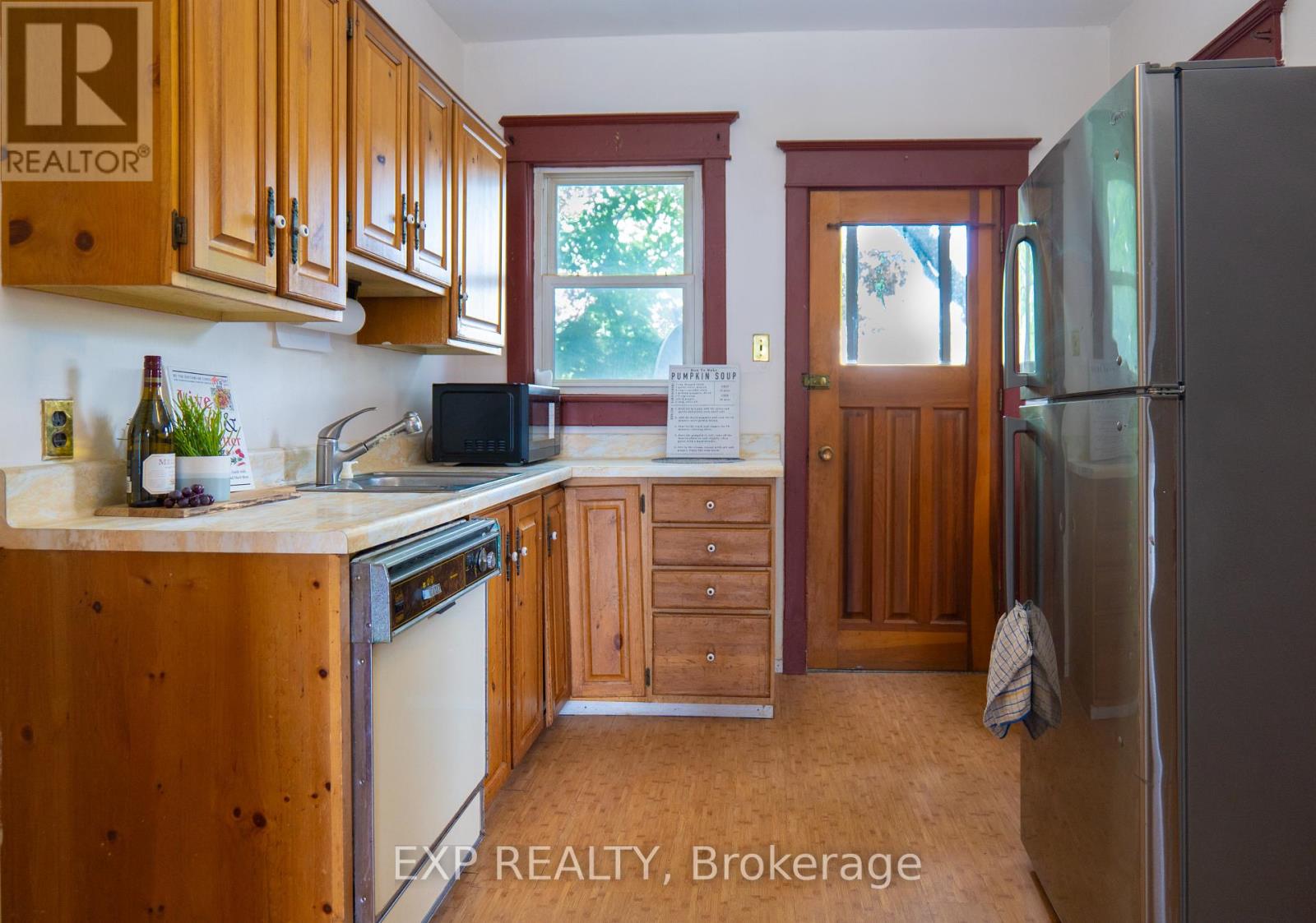 111 Park Row N, Hamilton (Crown Point), Ontario  L8H 4E5 - Photo 7 - X12272090