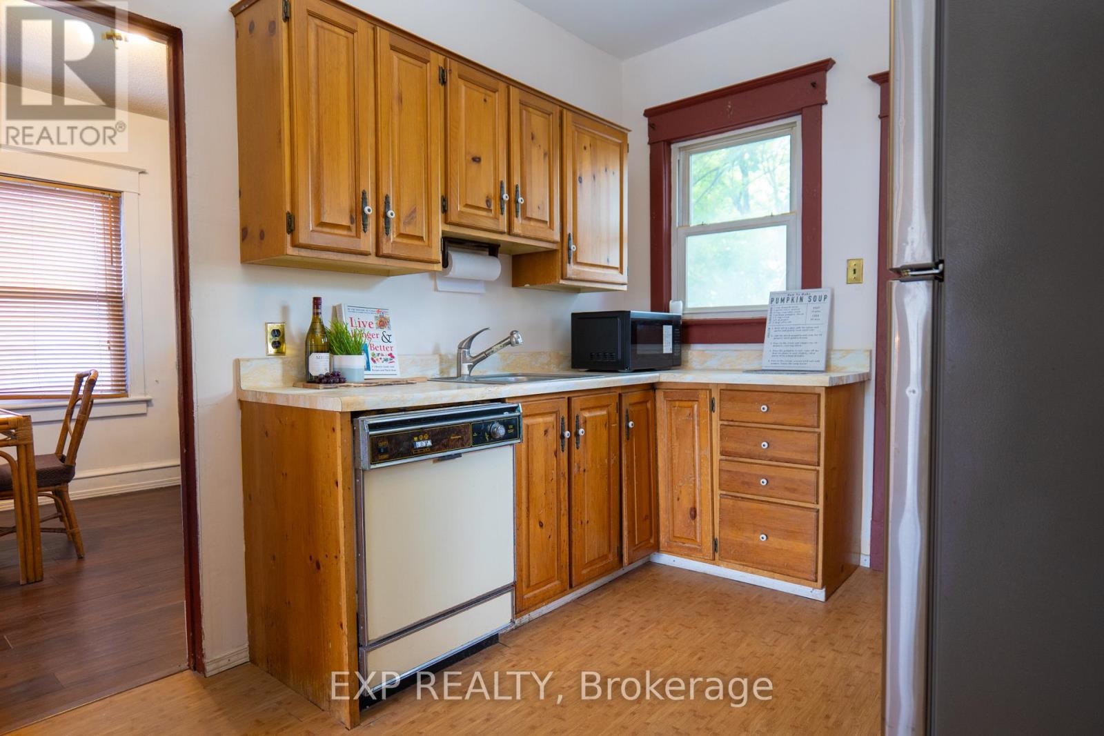 111 Park Row N, Hamilton (Crown Point), Ontario  L8H 4E5 - Photo 8 - X12272090