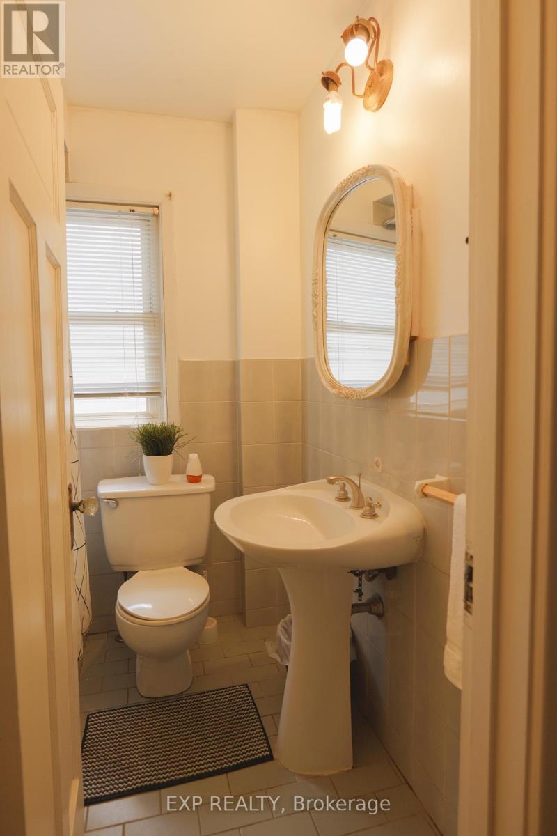 111 Park Row N, Hamilton (Crown Point), Ontario  L8H 4E5 - Photo 17 - X12272090