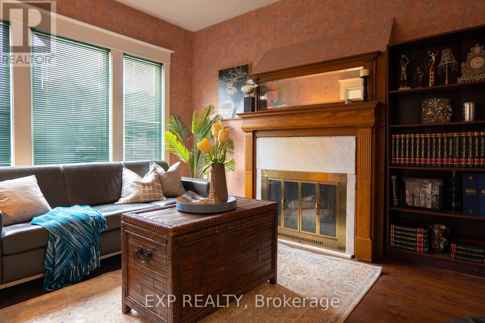 111 Park Row N, Hamilton (Crown Point), Ontario  L8H 4E5 - Photo 3 - X12272090