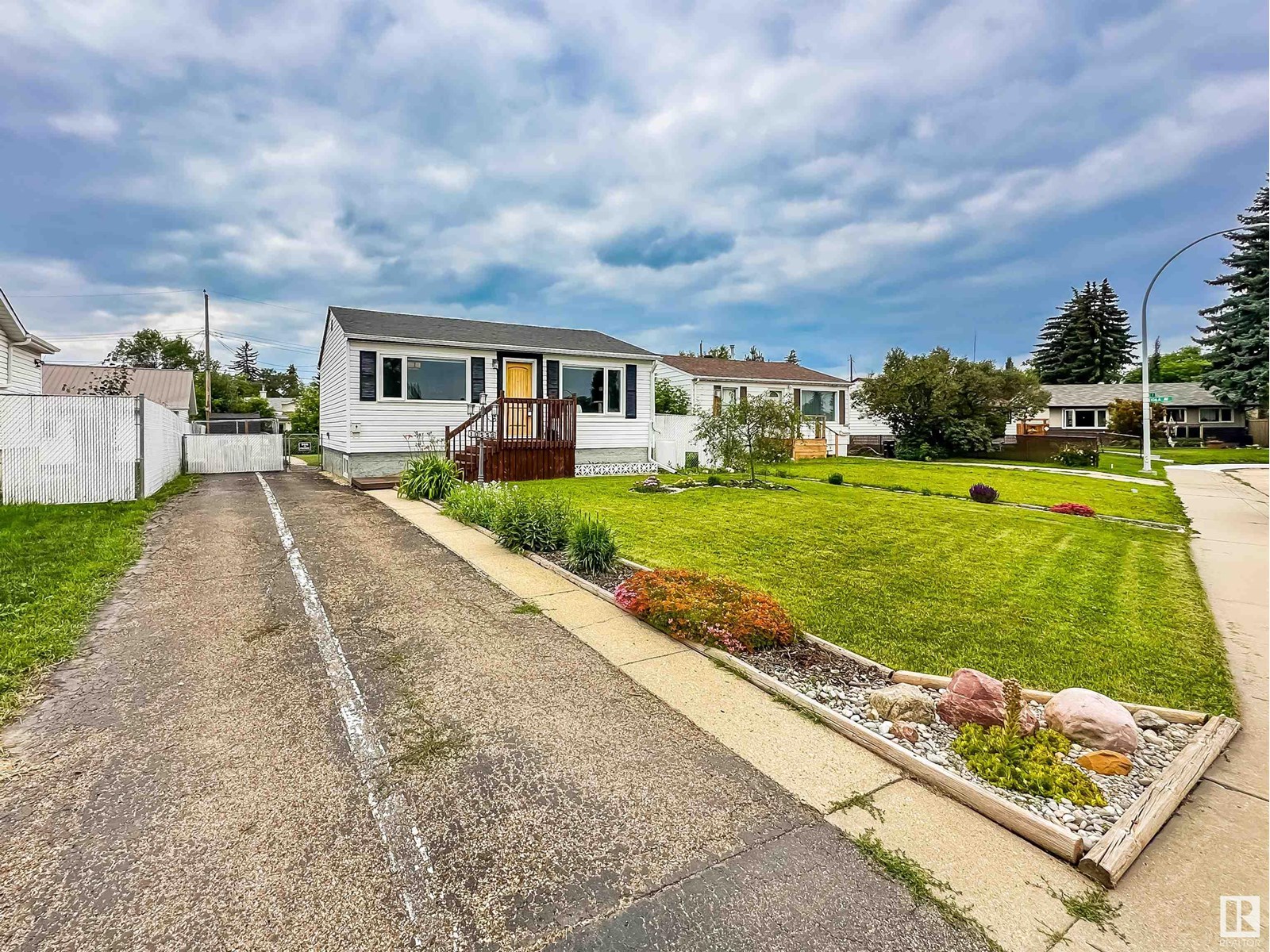 Property at 10556 162 ST NW image 2