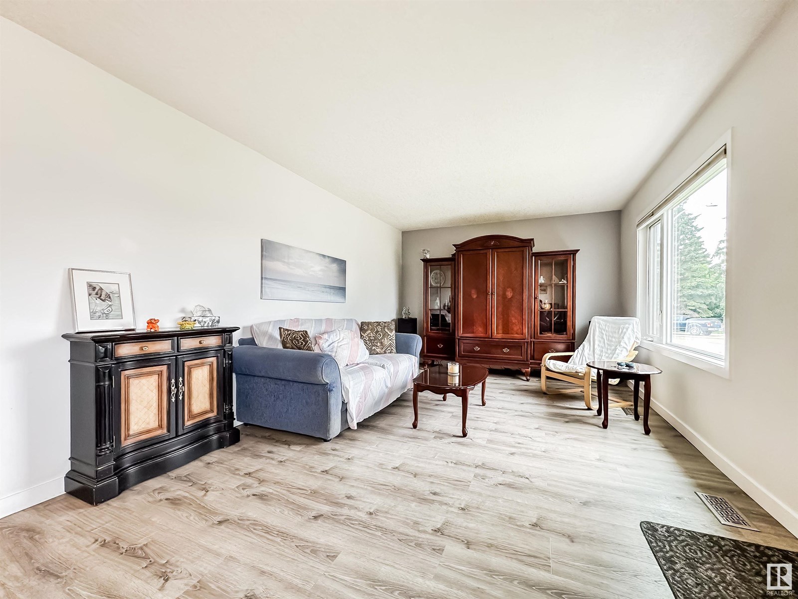 Property at 10556 162 ST NW image 3