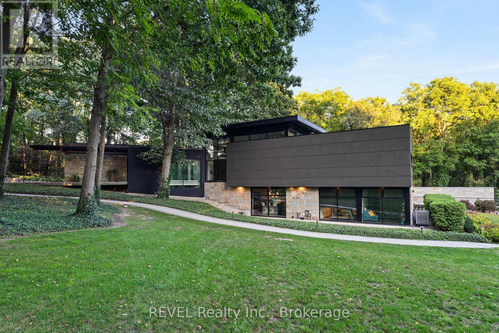 250 Canboro Road, Pelham, Ontario  L0S 1M0 - Photo 9 - X12272188