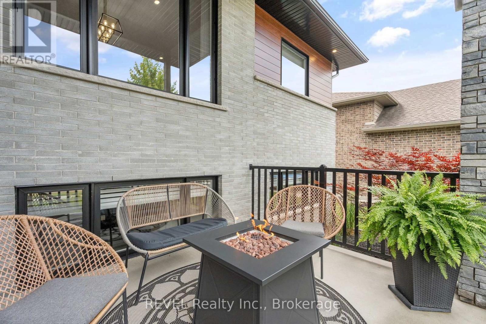 Property at 704 CLARENCE STREET image 4