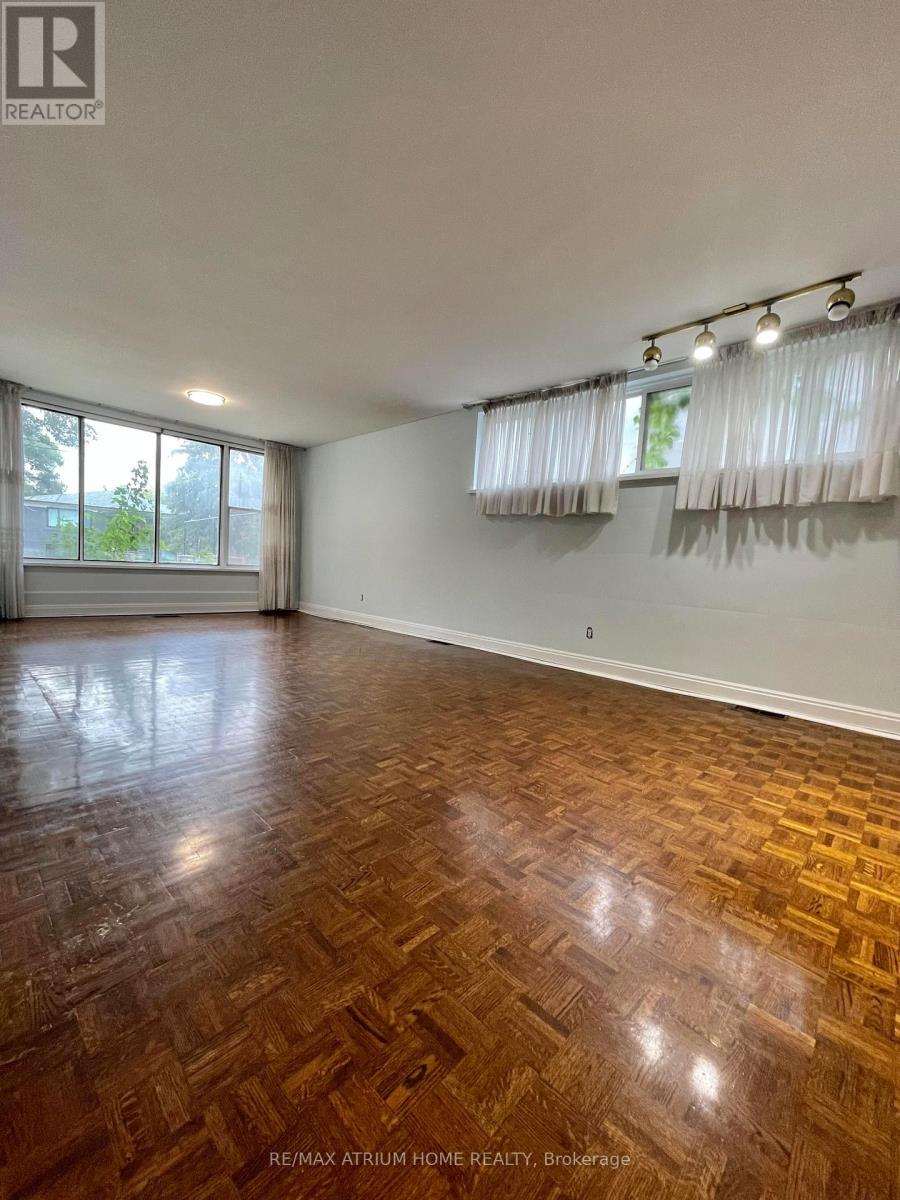 75 Stormont Avenue, Toronto (Bedford Park-Nortown), Ontario  M5N 2C3 - Photo 9 - C12272174