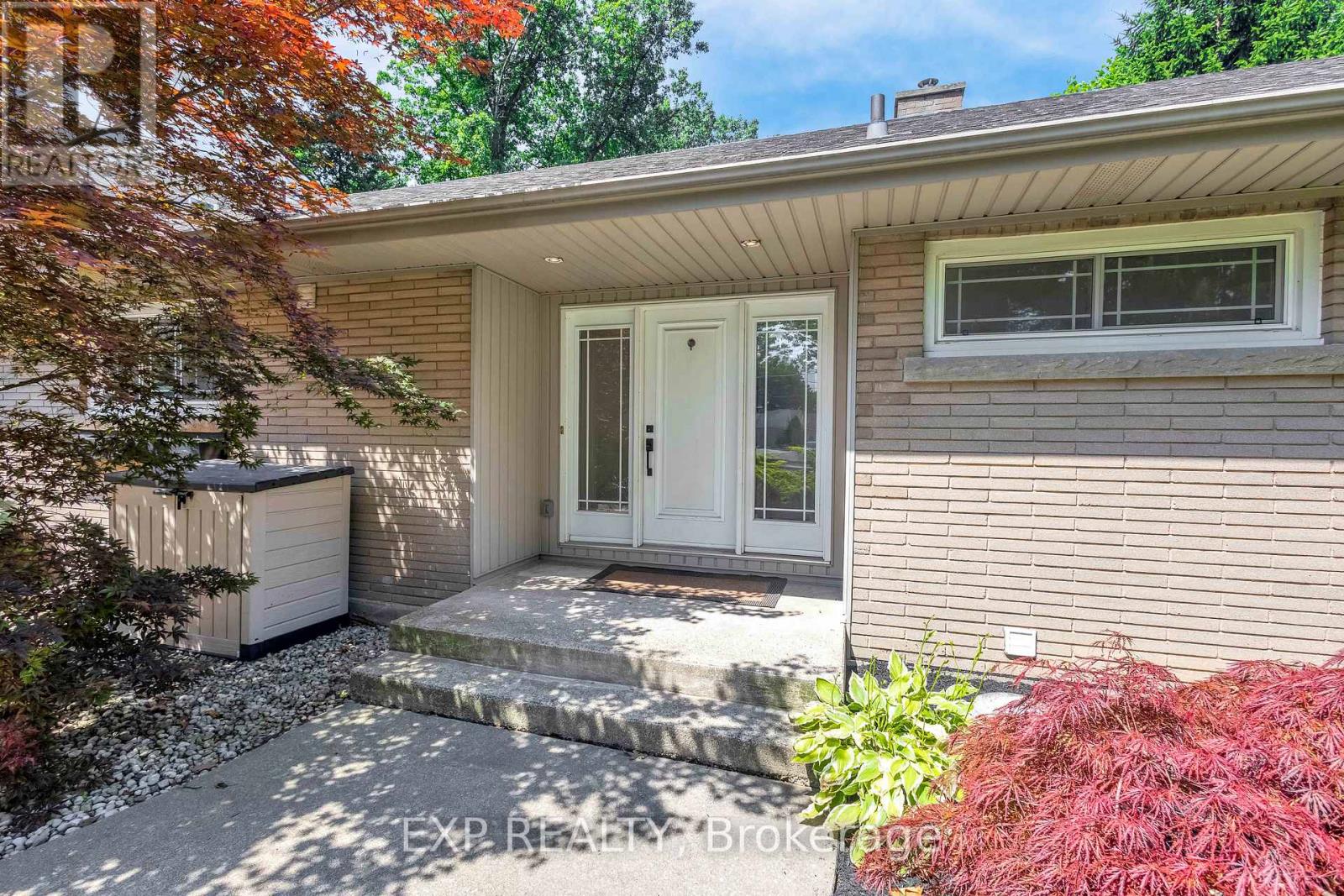 5585 Belmont Avenue, Niagara Falls (Ascot), Ontario  L2H 1J8 - Photo 3 - X12272206