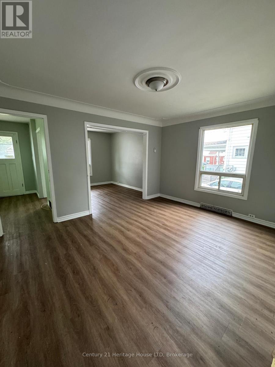 4688 Ryerson Crescent, Niagara Falls (Downtown), Ontario  L2E 1E5 - Photo 1 - X12272270