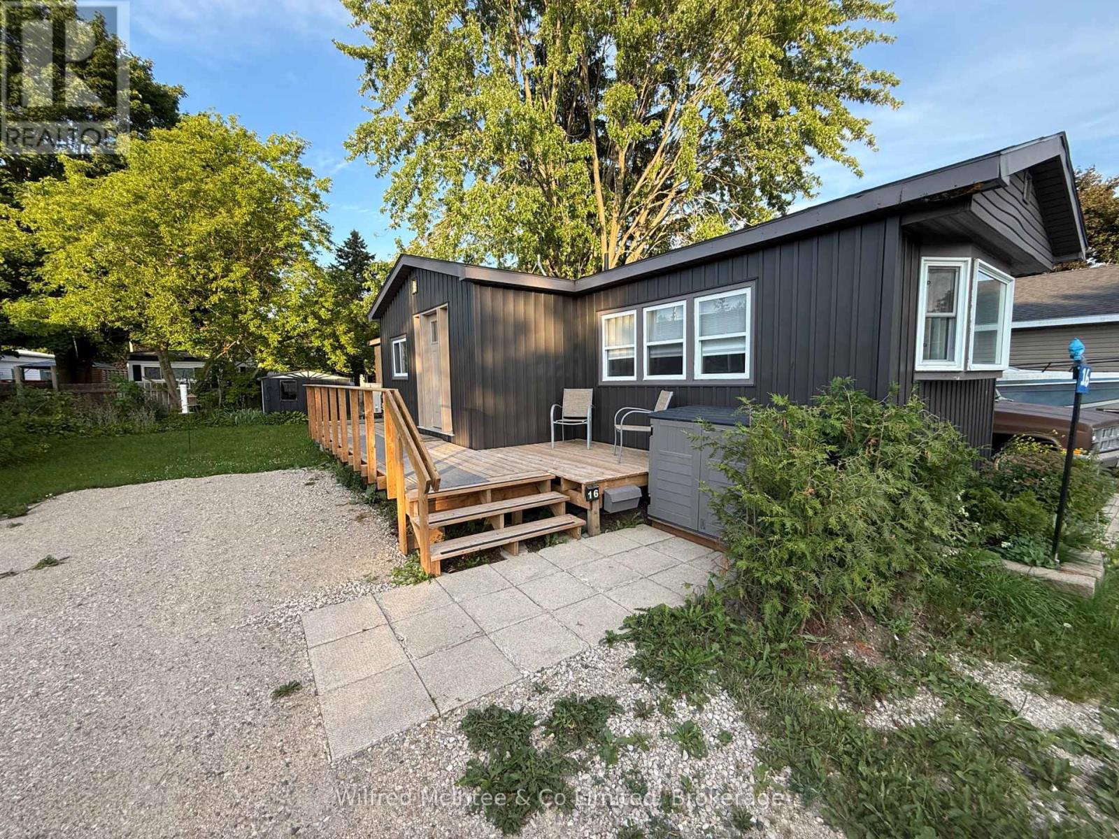 16 Bluejay Crescent, Brockton, Ontario  N0G 2V0 - Photo 2 - X12272267