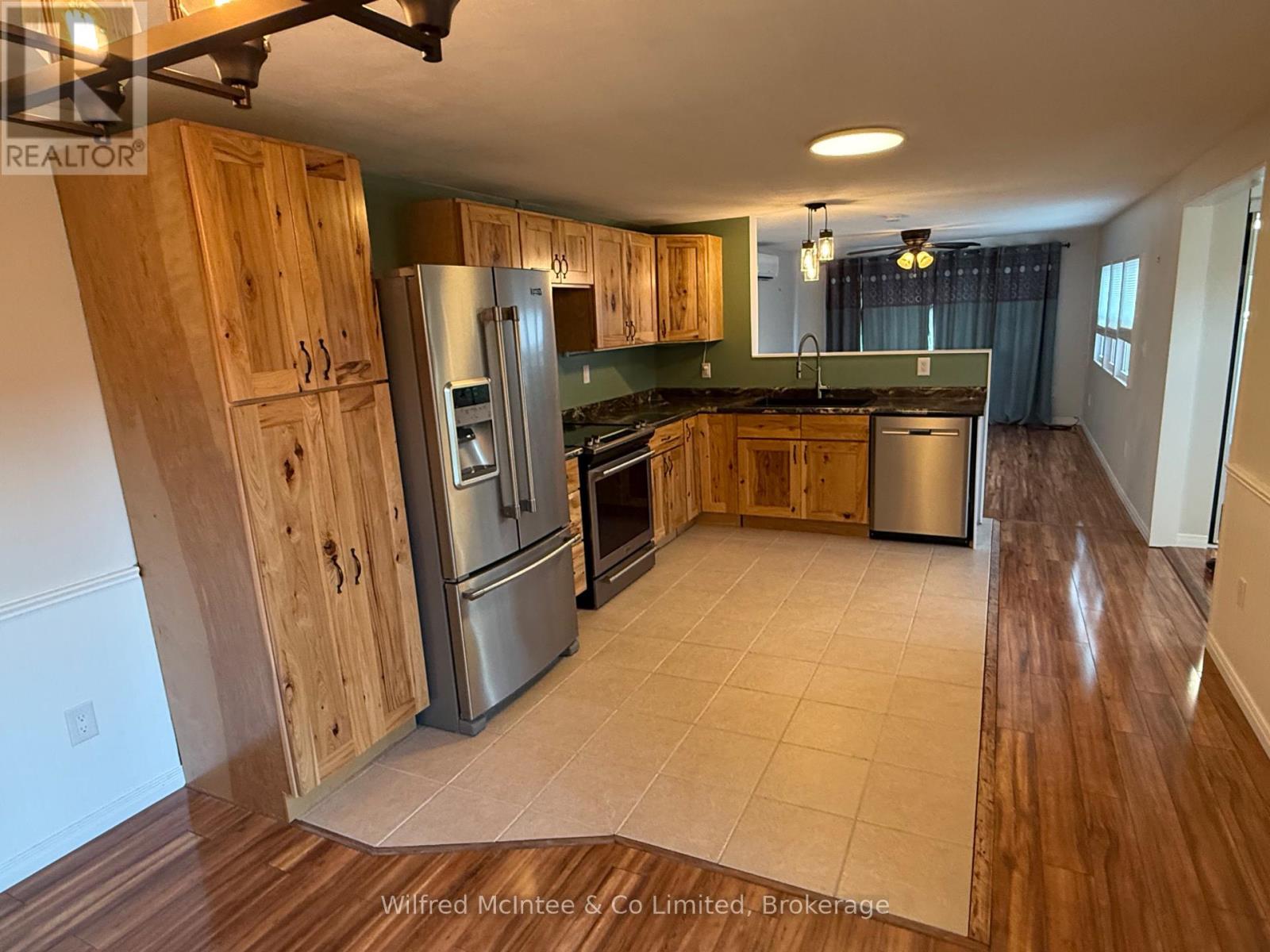 16 Bluejay Crescent, Brockton, Ontario  N0G 2V0 - Photo 6 - X12272267