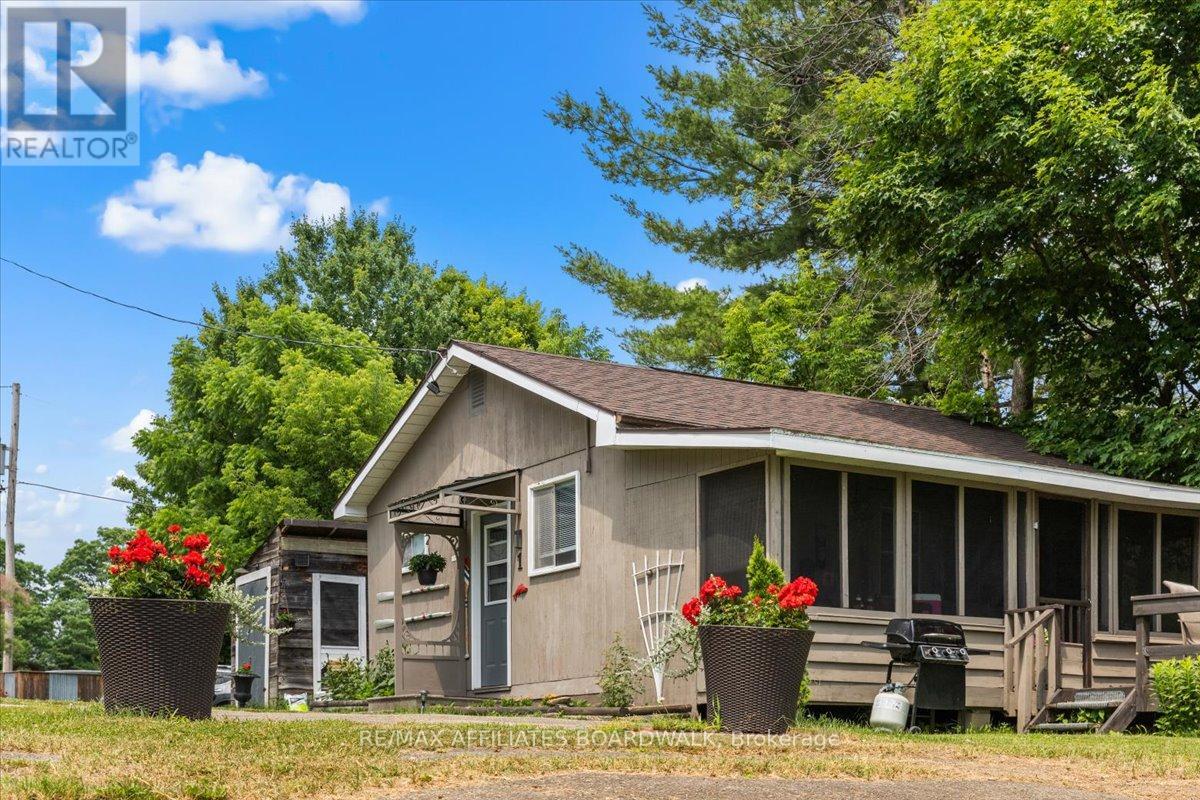 119 Oakel Street, Leeds And The Thousand Islands, Ontario  K0E 0A6 - Photo 4 - X12272190