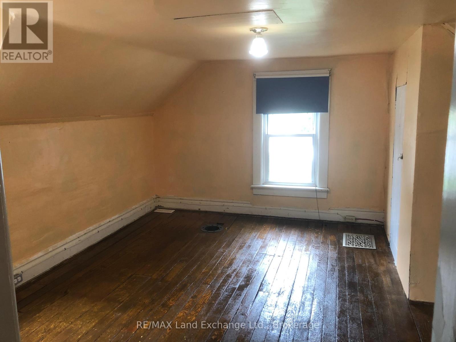 204 Amelia Street, Brockton, Ontario  N0G 2V0 - Photo 7 - X12272301