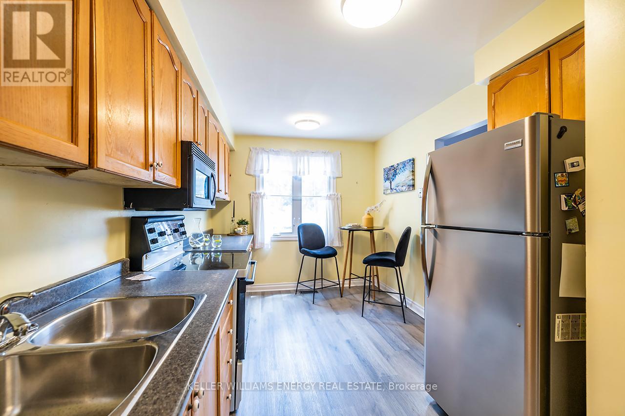 340 Pompano Court, Oshawa, Ontario  L1K 1M9 - Photo 9 - E12272433