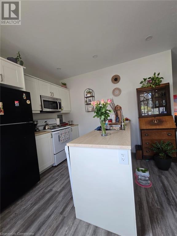 Property at 80 BYRON Avenue E image 4