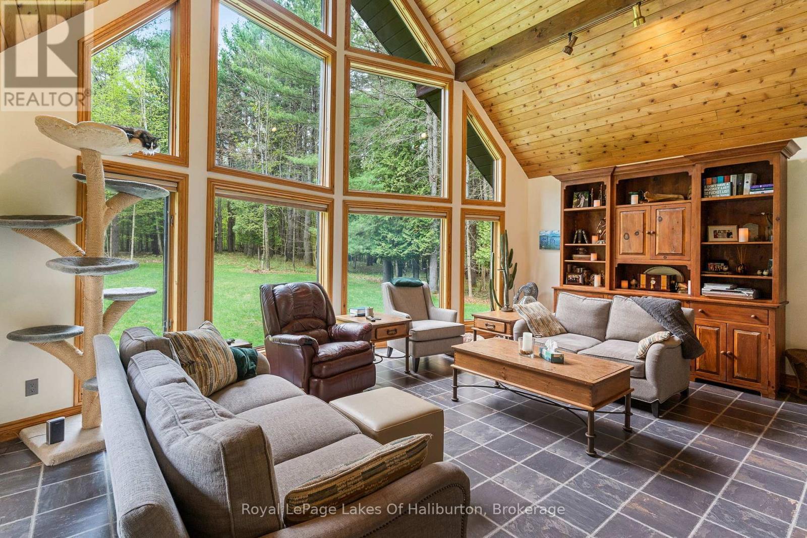 1111 Elk Drive, Dysart Et Al, Ontario  K0M 1S0 - Photo 17 - X12272466